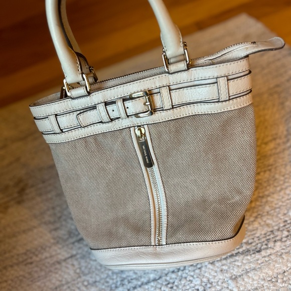 Michael Kors Retired Kingsbury Leather Small Bucket Bag with Handles - Picture 1 of 17